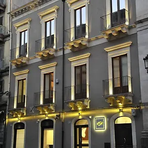 etnea-454-catania-luxury-rooms.sicilyhotelsitaly.net/